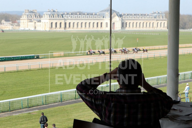 HIPPODROME CHANTILLY REUNION EVENMENT LANCEMENT CONVENTION CONFERENCE PRESENTATION DE PRODUIT COURSE DE CHEVAUX | adopte-un-evenement